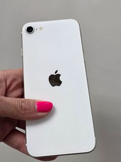 Iphone SE UNLOCKED 64GB (ios 26 available) physical sim and esim capable. Firm Price.