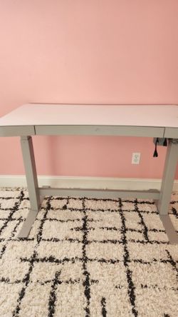 Electric height adjustable desk with dry earse glass top