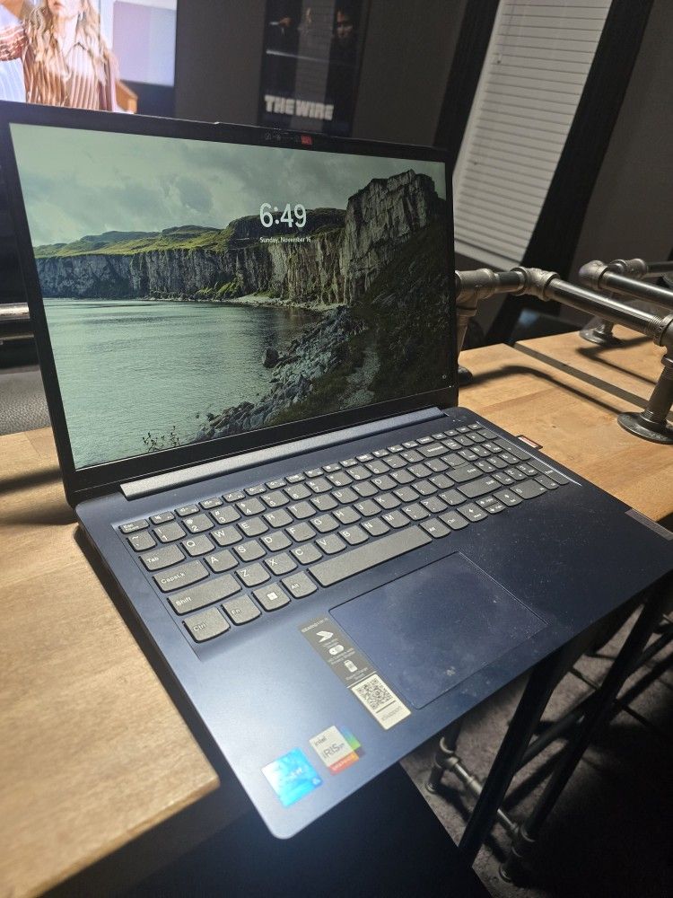 Lenovo-Ideapad 1i 15.6" Full HD Touchscreen