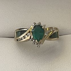 10k Yellow Gold Green Spinel & ~1/5CTW Diamond Crossover Ring Size 6