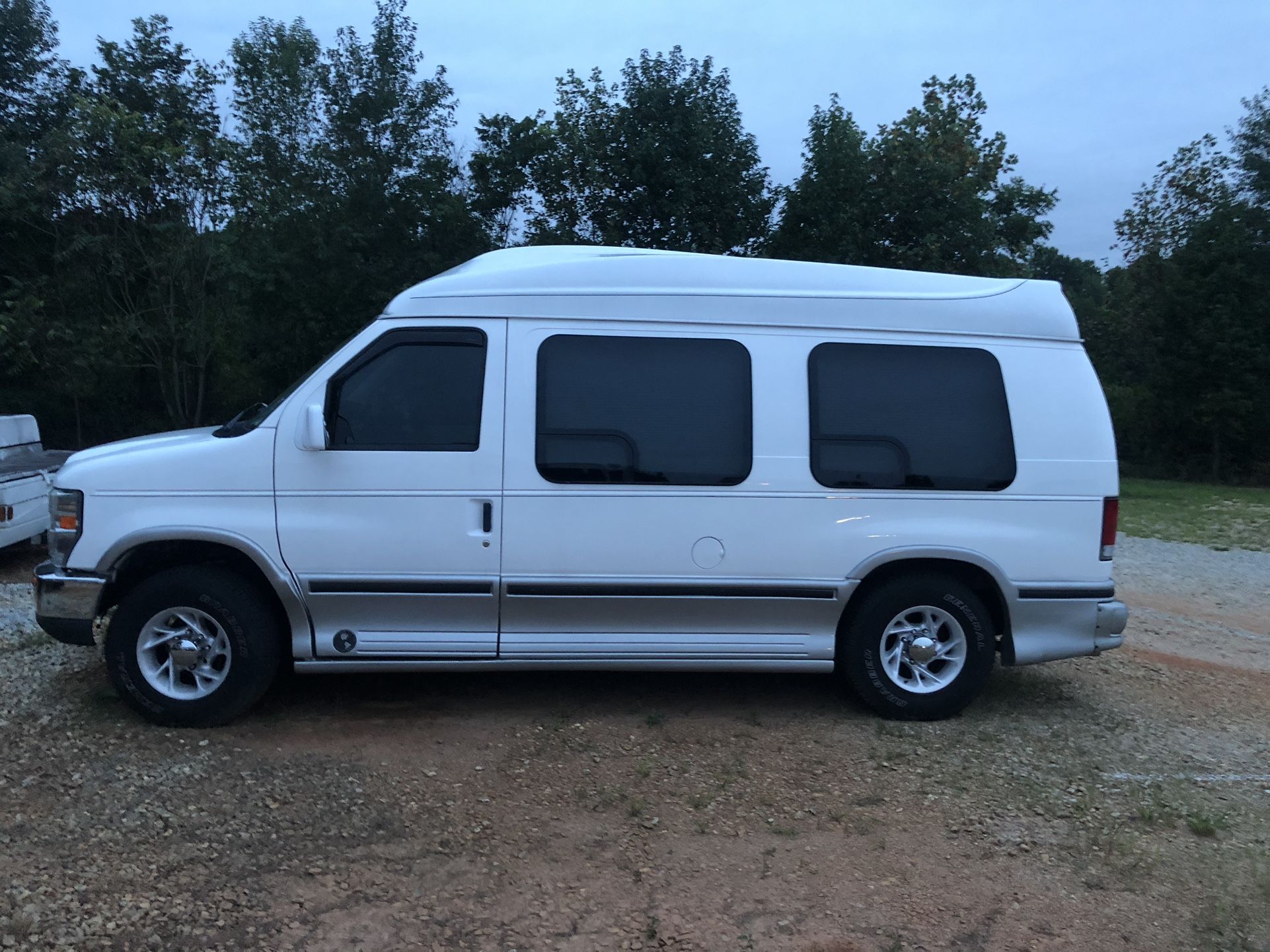 2000 Ford E-250