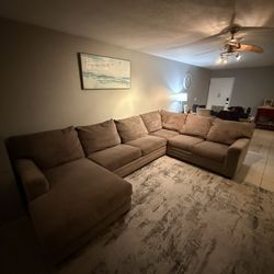 L-Shaped Sectional Couch – Excellent Condition