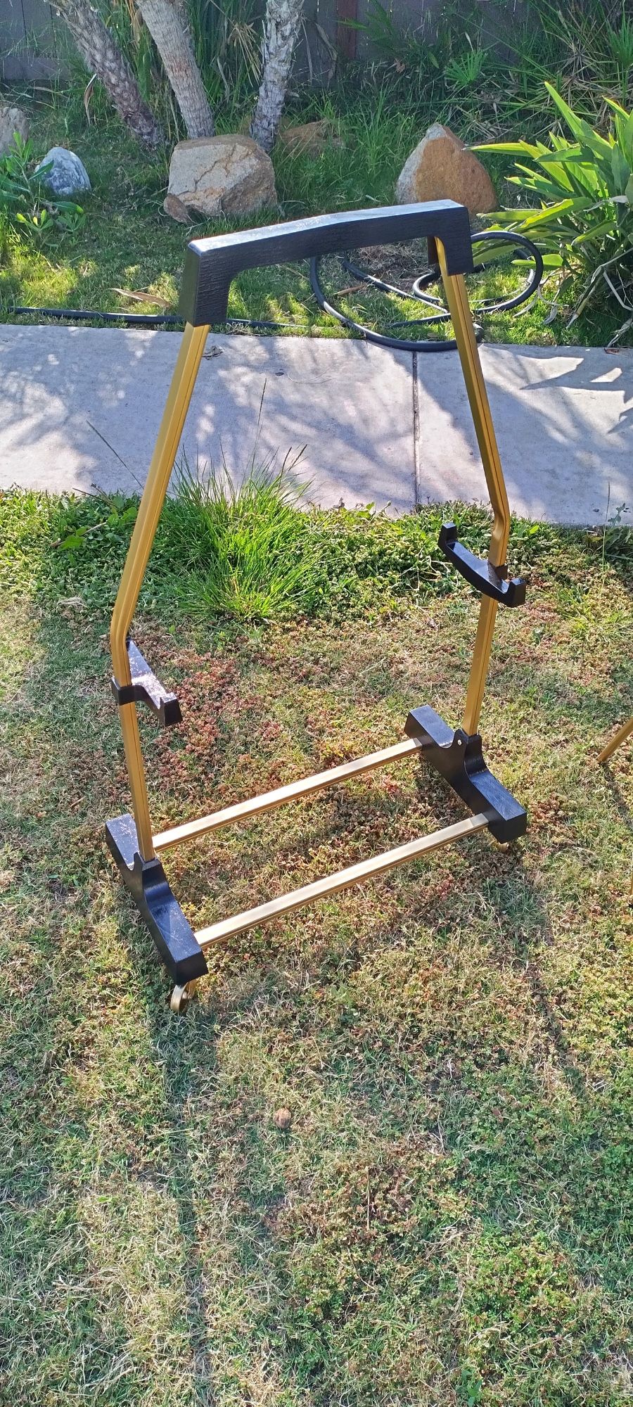 Vintage Metal Black And Gold Tv Trays Set Of 4 With Stand — Art Deco
