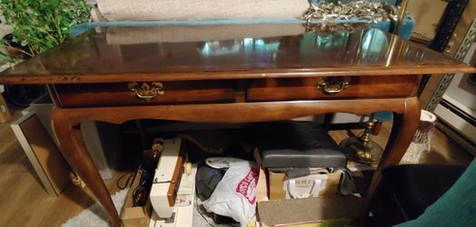 Table/Desk w/2 Drawers