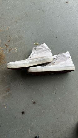 White Hightop Canvas Shoe “Converse” Size 9