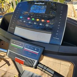 NordicTrack C900 Treadmill 