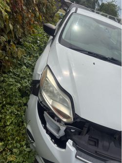 **** POR PARTES****VENDO FORD FOCUS 2013 POR PARTES,PUERTAS, MOTOR Y TRANSMISION SE VENDEN JUNTOS, LUCES, ESPEJOS Y TODO SE VENDEN POR SEPARADO GRACIA
