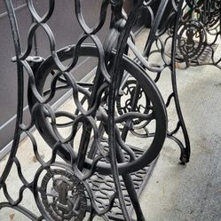 Singer Sewing Machine 