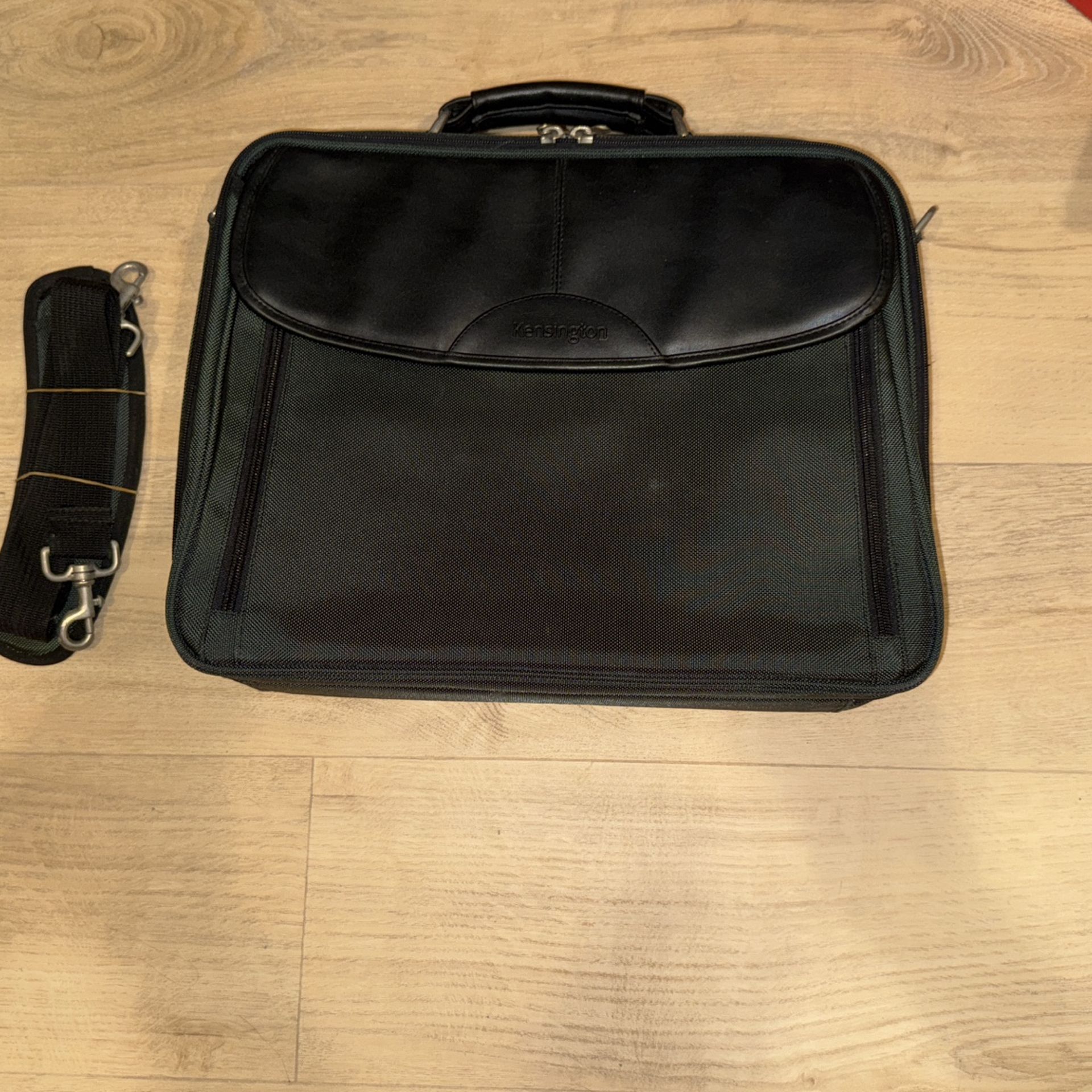 KENSINGTON Laptop Bag - Fits Up to 17” Notebooks - Like New -