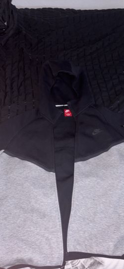 Black and grey Nike tech