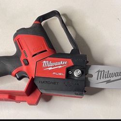 Milwaukee M12 FUEL 6 in. 12V Lithium-Ion Brushless Electric Corldess Battery Pruning Saw HATCHET (Tool-Only)