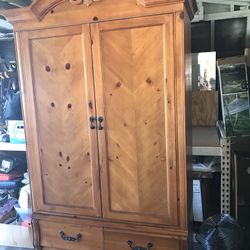 Armoire/Dresser