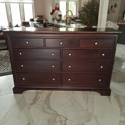 Stanely Solid Wood 9 Drawer Dresser,Excellent Condition 