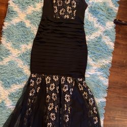 Women Mermaid Dress Size Médium Petite $10 Has Some Details See Pictures 