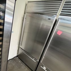 SUBZERO STAINLESS STEEL REFRIGERATOR 36”