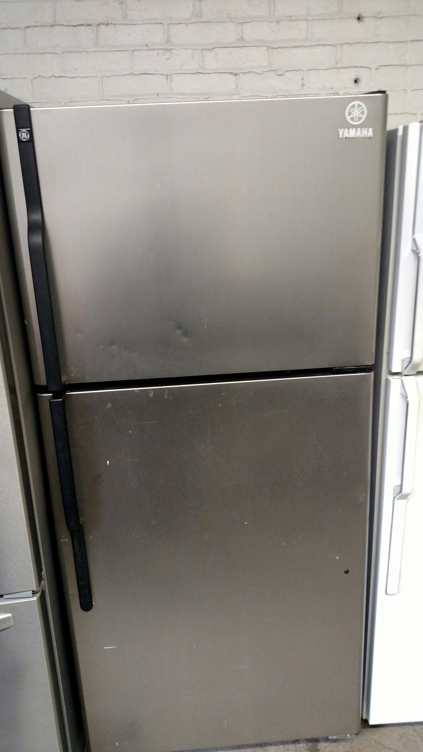 GE 18 cubic refrigerator