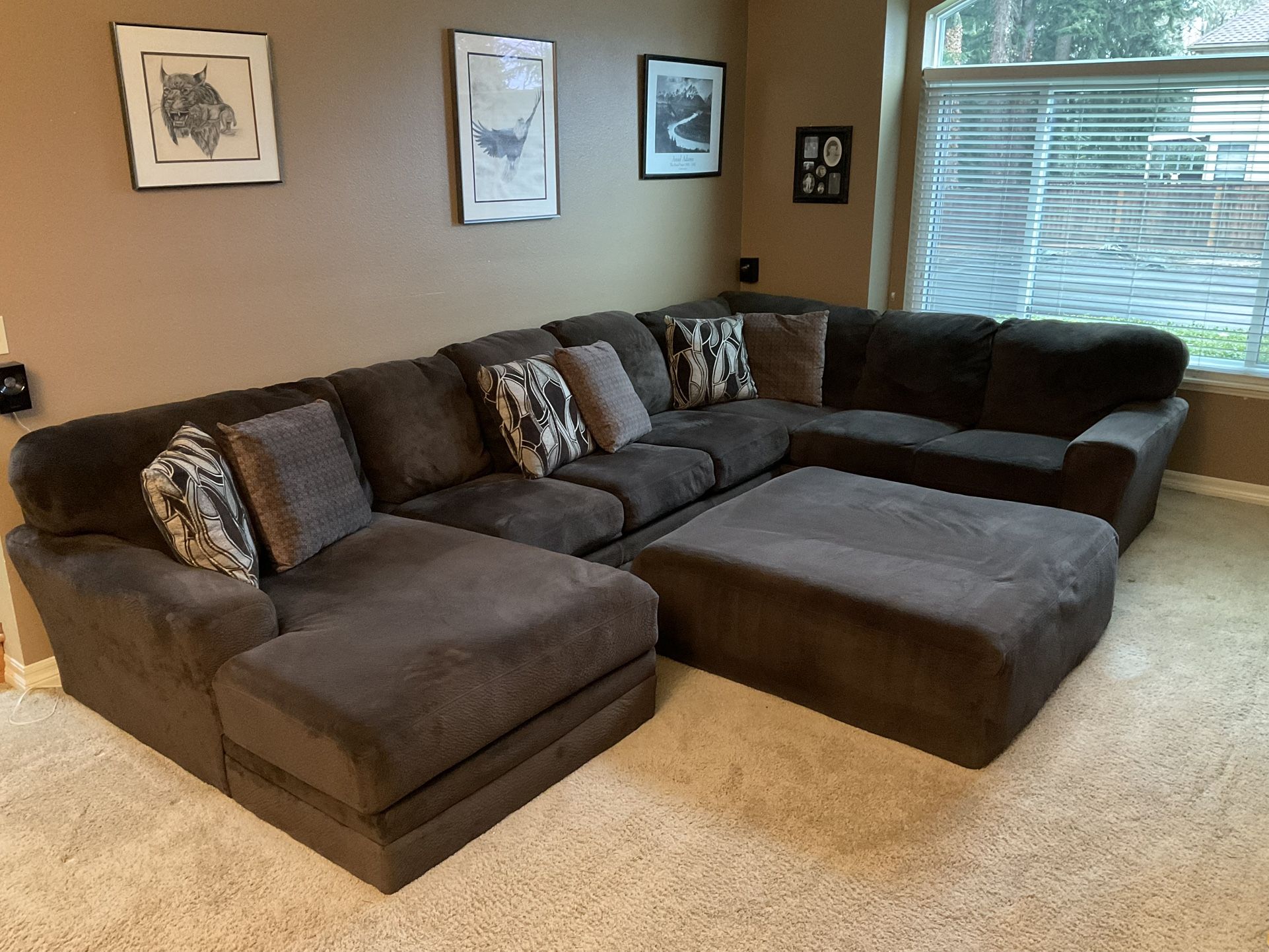 Large Sectional Sofa w/Matching Ottoman