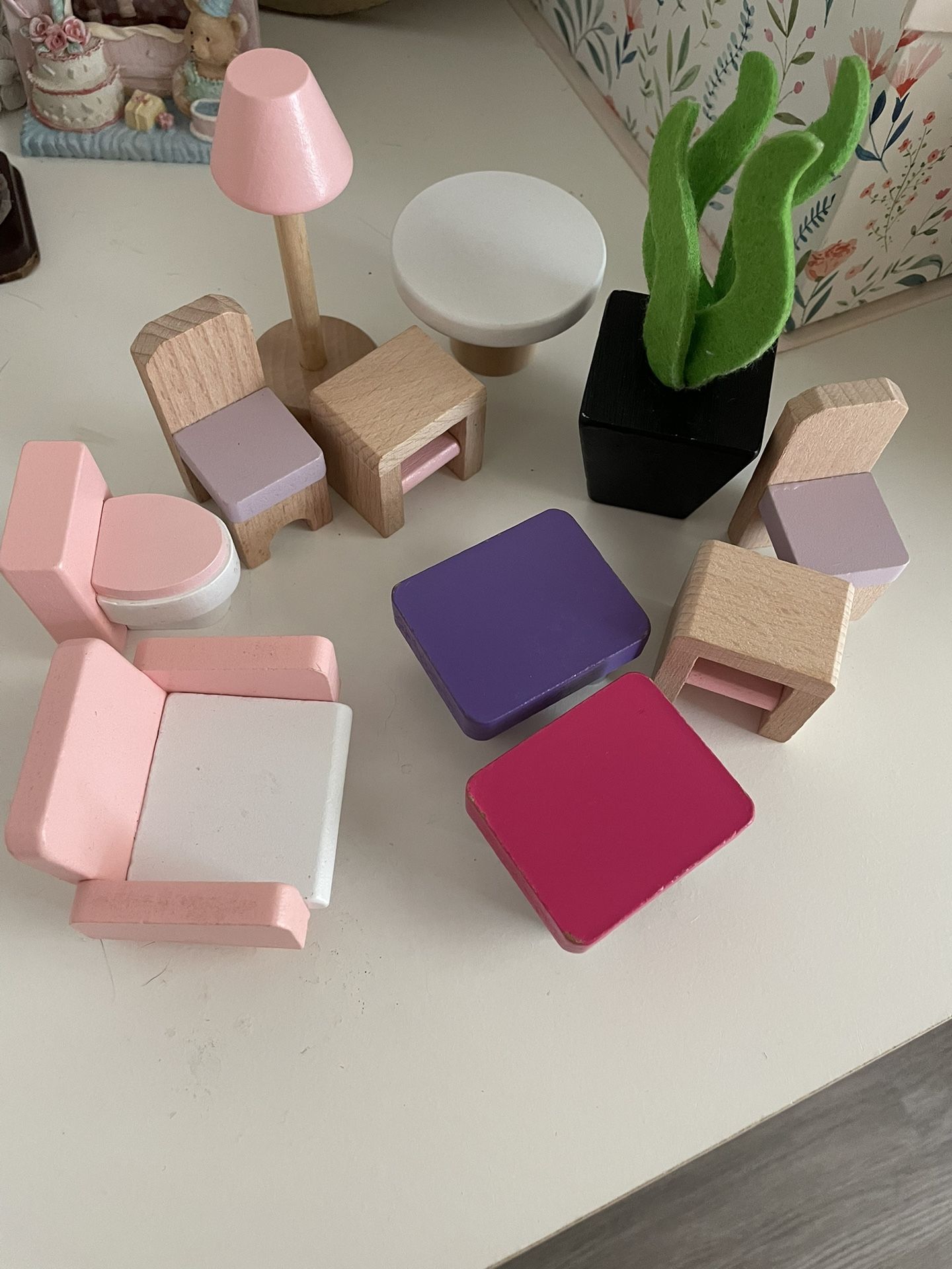 Dollhouse furniture