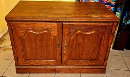 Small Hutch - stereo credenza