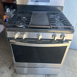 Gas Stove GE 30” Wide.