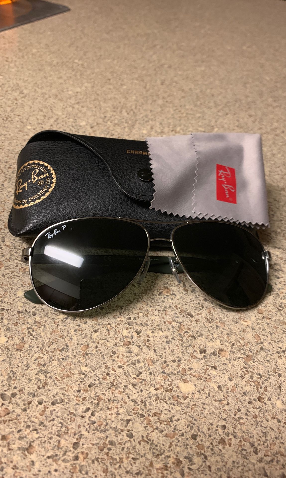 Ray-Ban Chromance Sunglasses (Like New)(Carbon Fiber)(RB8313 004/N5)
