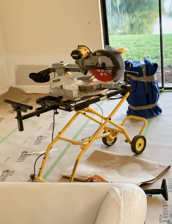 DEWALT 12 INCH SLIDING MITER SAW W/ STAND for Sale in Boynton Beach, FL