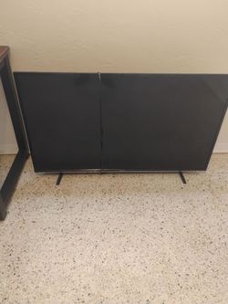 52 inch Hitachi smart TV