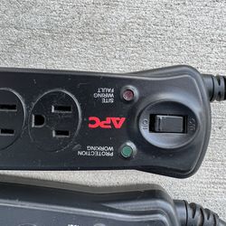 APC 7-Outlet Surge Protector 1080 Joules, SurgeArrest (P74)