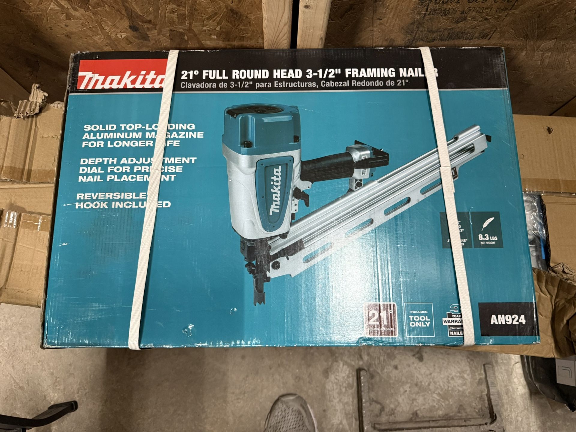 Makita AN924 - 21 Full Round Head - 3-1/2" Framing Nailer
