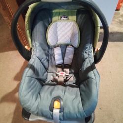 Chicco Infant Car Seat And Base 