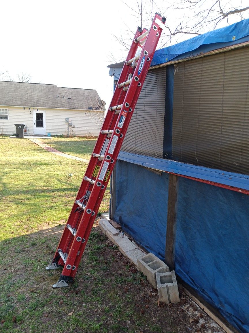 Werner 20 Ft. 300 Lbs Capacity Type 1 A Extension Fiberglass Ladder