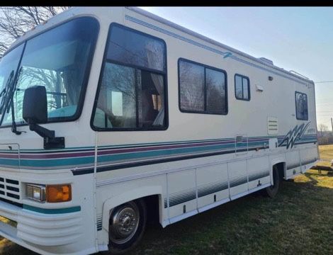 Damon motor coach Intruder