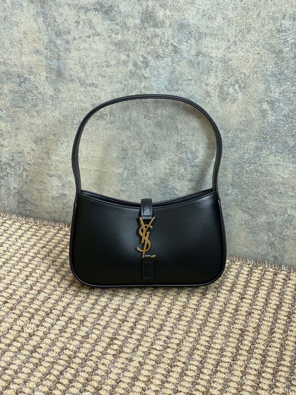 Daily versatile styles