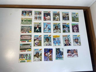 Lot of 25 Topps Baseball Cards Assorted MLB Trading Cards Ungraded