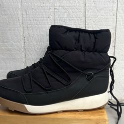 I’ll In. Motion. Boots. Of Snow. Warm Warmer. Waterproof.  