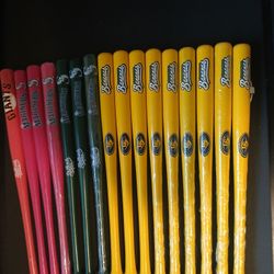 MLB Mini Souvenir Bats Mariners Giants Dodgers + Savannah Bananas Wrapped and New
DESCRIPTION
Collection of MLB and Savannah Bananas mini souvenir bat