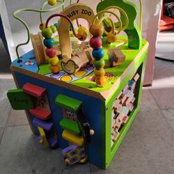 Busy zoo activity cube in great shape
