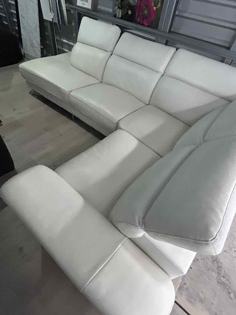 SECTIONAL GENUINE LEATHER RECLINER ELECTRIC WHITE COLOR.. DELIVERY SERVICE AVAILAIBLE π₯β
πβ
π₯
