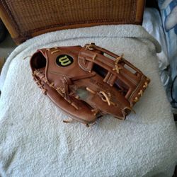 Wilson "THE A 2000" XXL Pro Back Power Snap 13"  Softball or Baseball Glove. In Very Nice Condition.