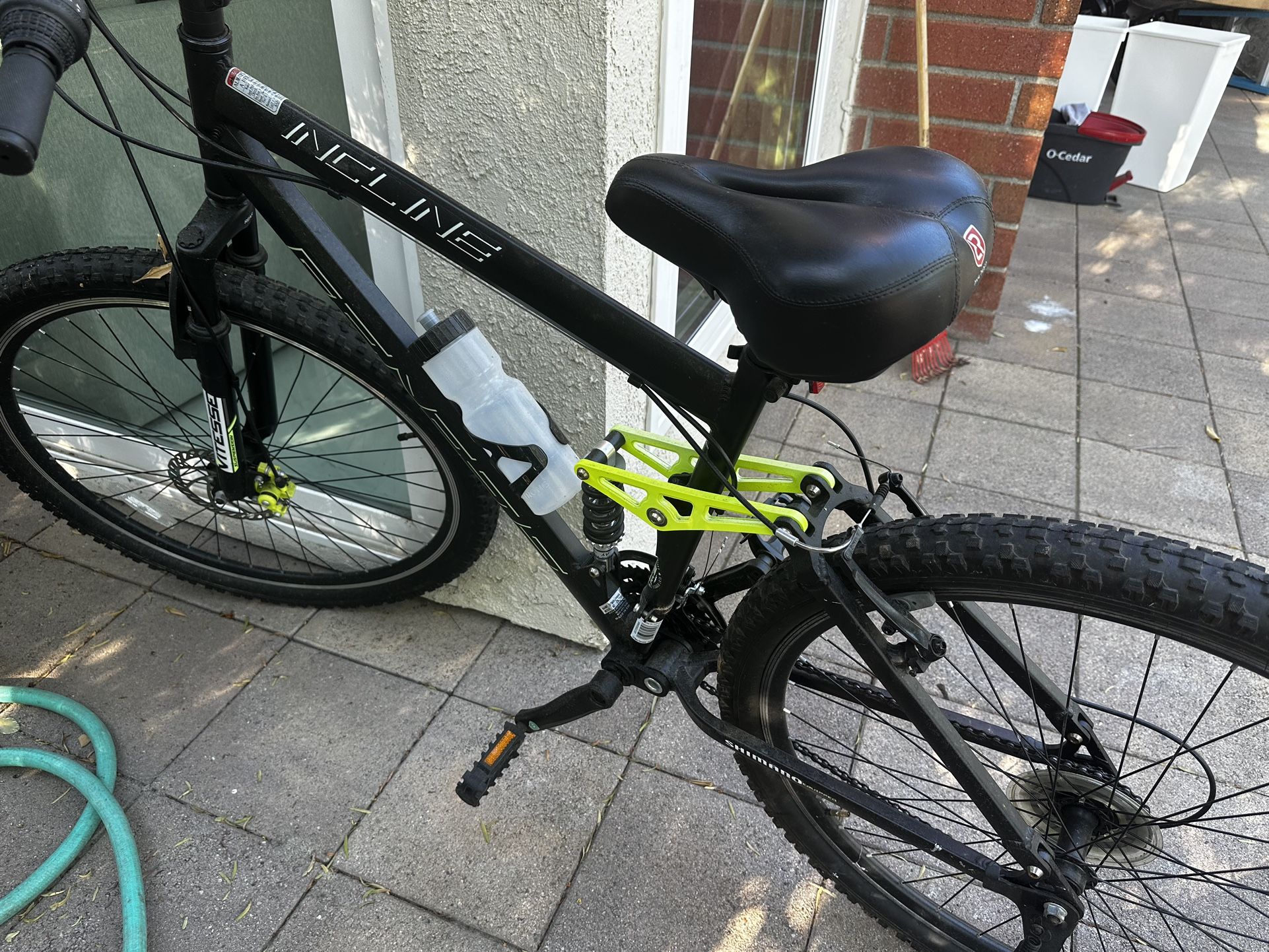 Genesis 72950 29 inch Incline Mountain Bike for Men Black/Yellow