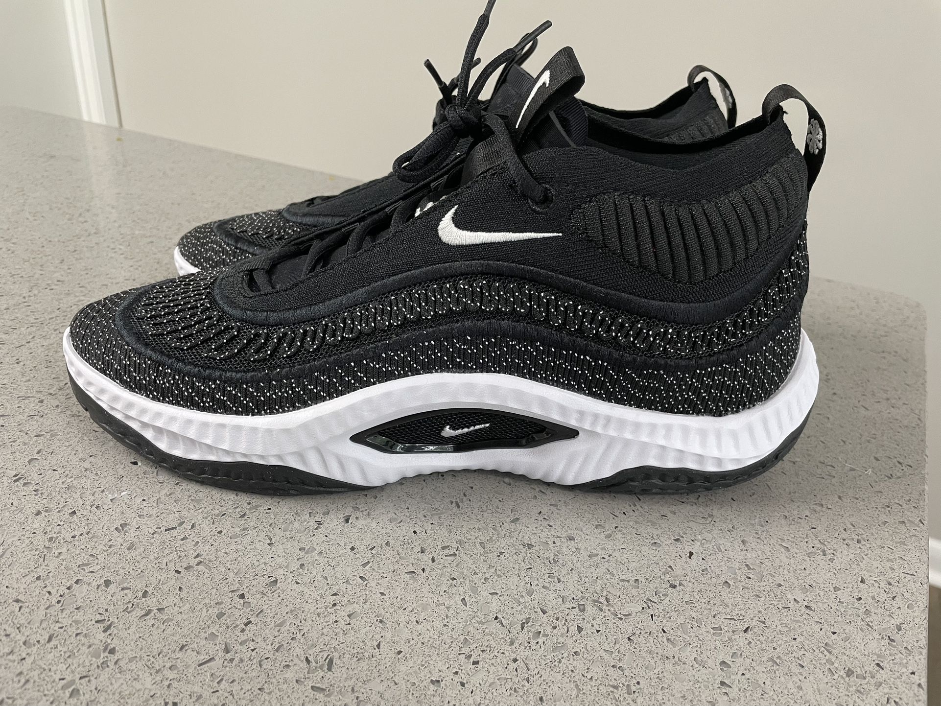Nike Cosmic Unity 3 Sz 11.5 more Like 10.5/11