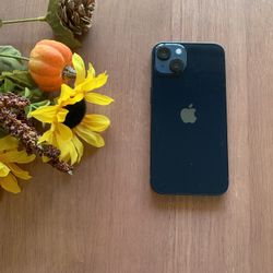 iPhone 13 ( Unlocked) Battery 💯 All Original Black Color