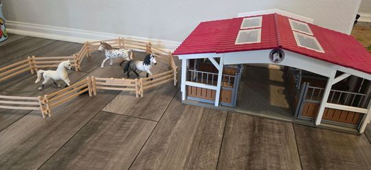 Schleich Horse Club Riding Centre Playset with Horses & Figures