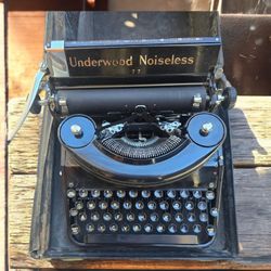 Rare Working 1930s Underwood Noiseless 77 Typewriter w/ Original Case