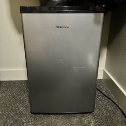 hisense mini fridge 
