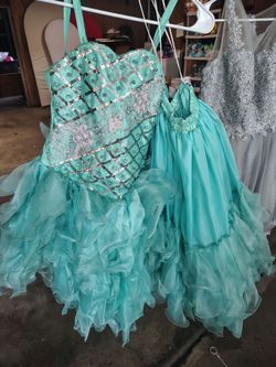 Vestido de nina 10,:00 dollars es de nina taya 10