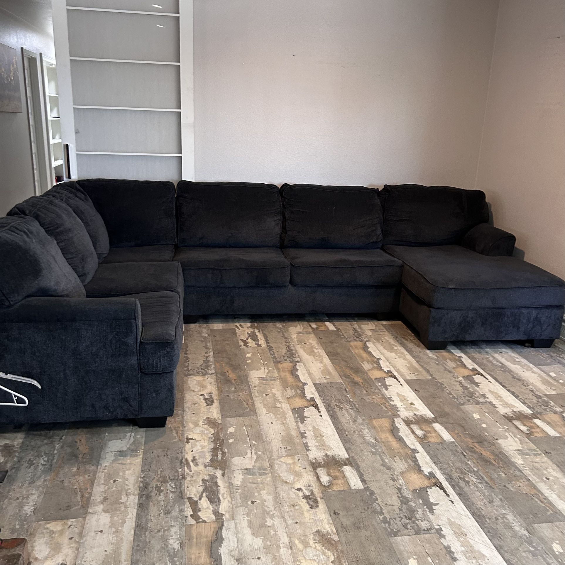 Free Curbside Delivery! Large Grey Sectional Couch From Ashleys