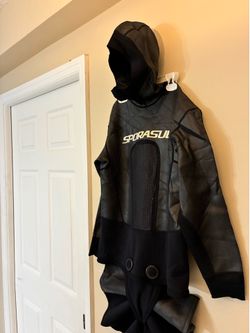 ⚡️ QUICK SALE: Sporasub 2-Piece Spearfishing Wetsuit (Size M) - $135