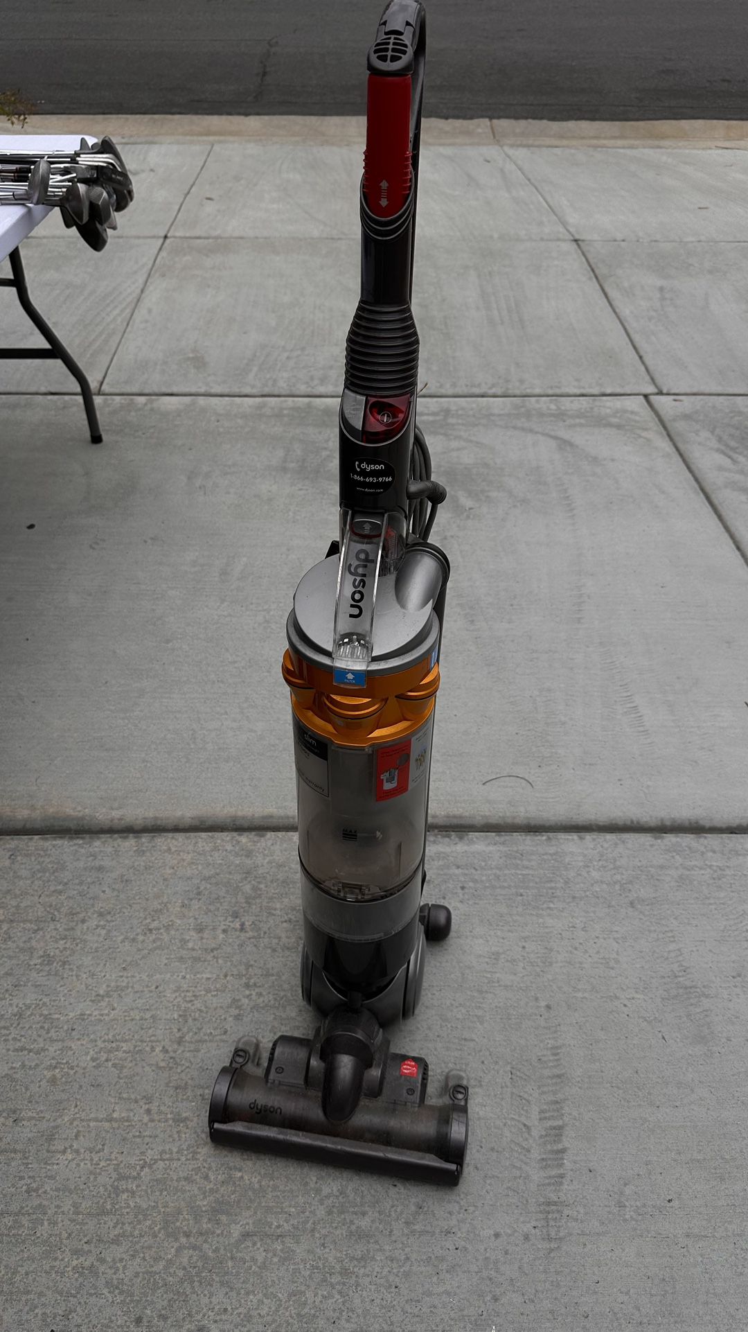 Dyson plug-in vacuum