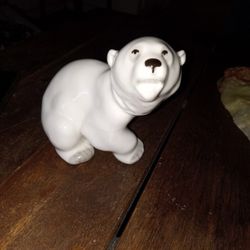Polar Bear Statue